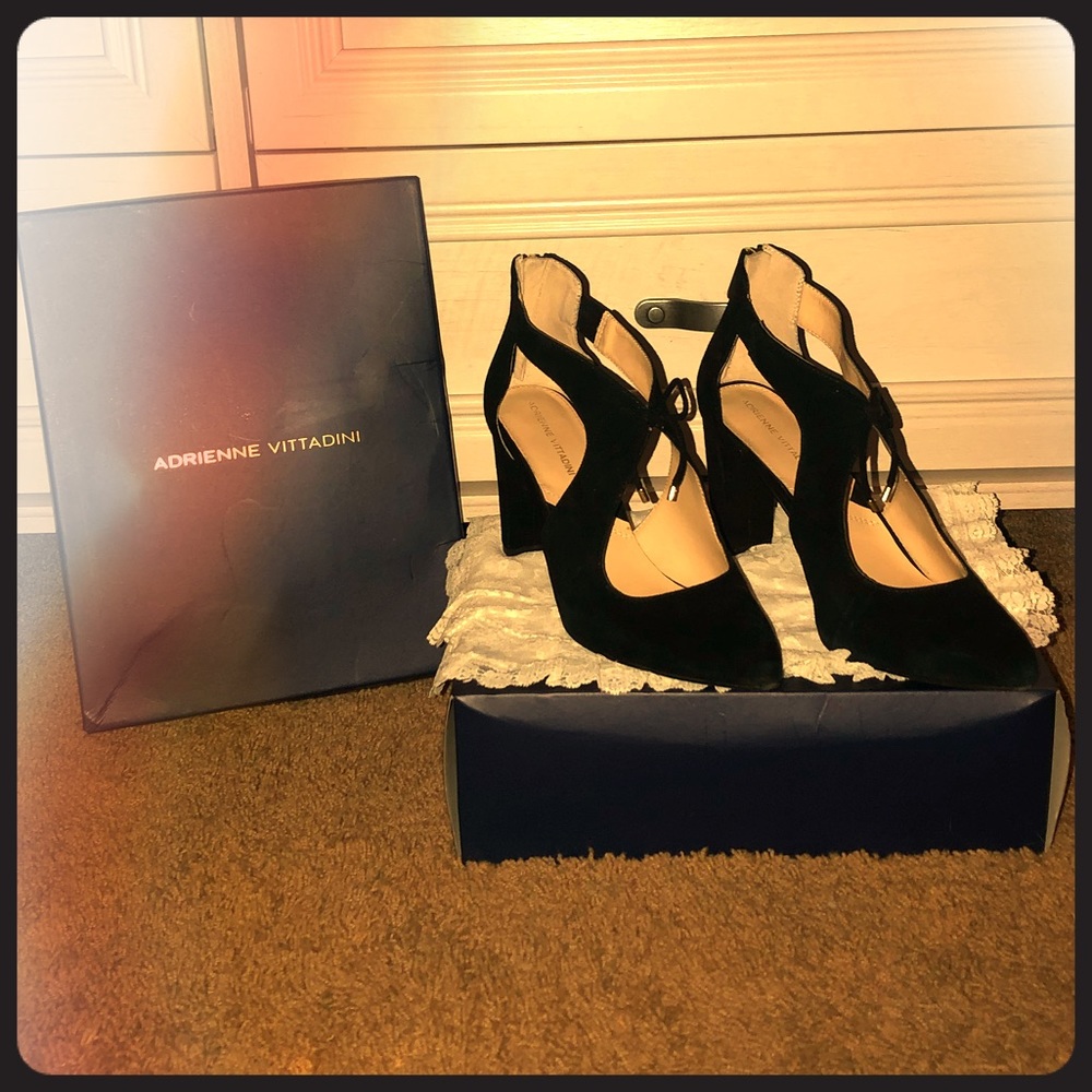 Adrienne Vittadini Nigel Pump